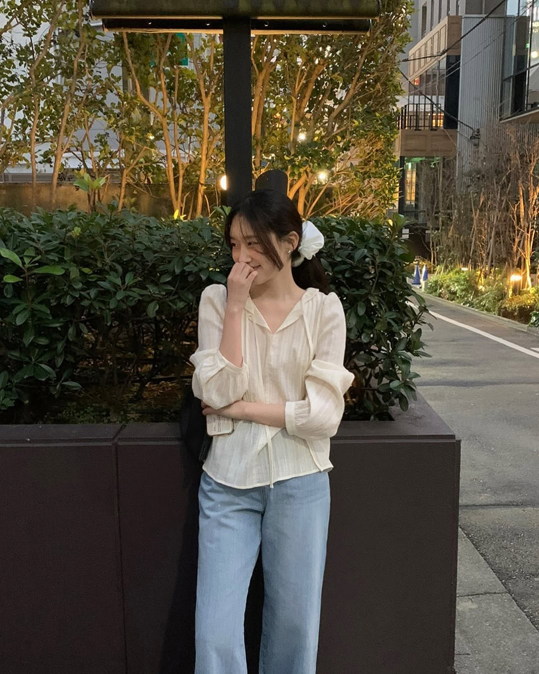 Phụ nữ Hàn thường xuyên diện 4 kiểu áo trẻ trung này đến công sở- Ảnh 6. Phụ nữ Hàn thường xuyên diện 4 kiểu áo trẻ trung này đến công sở- Ảnh 6.