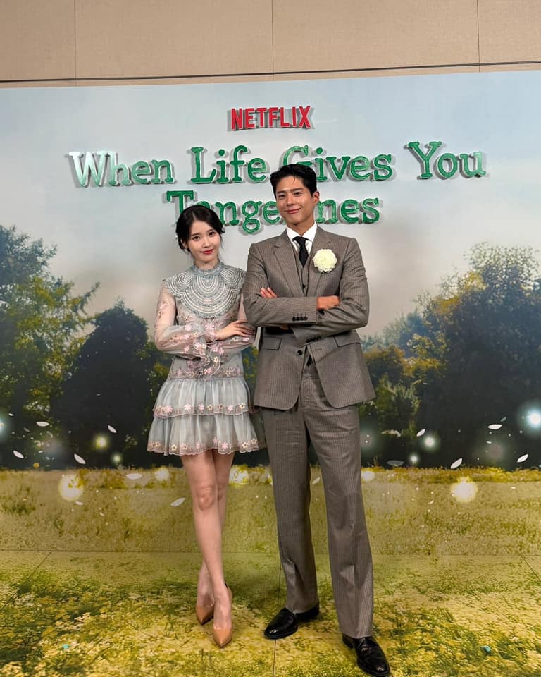 IU đã 32 mà style vẫn như 16 nhờ loạt chiêu lên đồ “hack tuổi” tài tình- Ảnh 9. IU đã 32 mà style vẫn như 16 nhờ loạt chiêu lên đồ “hack tuổi” tài tình- Ảnh 9.