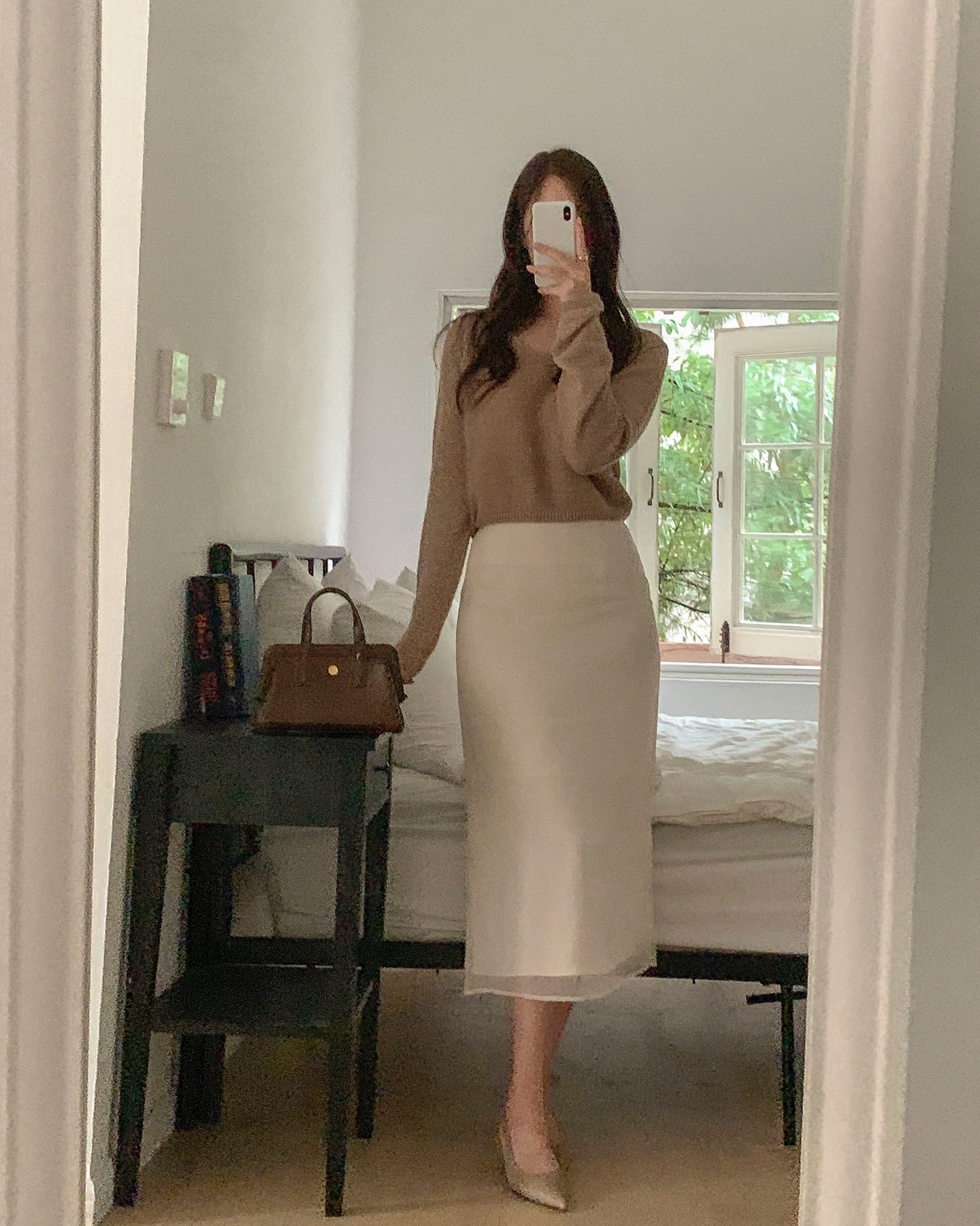 10 cách mặc chân váy suông đẹp thanh lịch, giúp chị em sành điệu xuất sắc trong mọi hoàn cảnh- Ảnh 4. 10 cách mặc chân váy suông đẹp thanh lịch, giúp chị em sành điệu xuất sắc trong mọi hoàn cảnh- Ảnh 4.