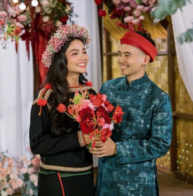 Phong cách thời trang giản dị 'độc - lạ' của H'Hen Niê vẫn ghi điểm trước người hâm mộ - Ảnh 12. Phong cách thời trang giản dị 'độc - lạ' của H'Hen Niê vẫn ghi điểm trước người hâm mộ - Ảnh 12.