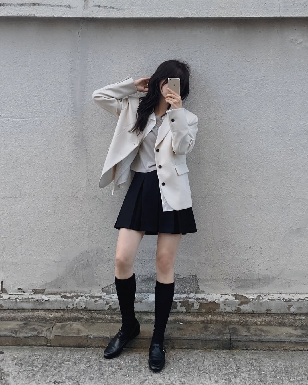 Tham khảo cách lên đồ với blazer đơn giản và đẹp của nàng blogger cá tính - Ảnh 9. Tham khảo cách lên đồ với blazer đơn giản và đẹp của nàng blogger cá tính - Ảnh 9.