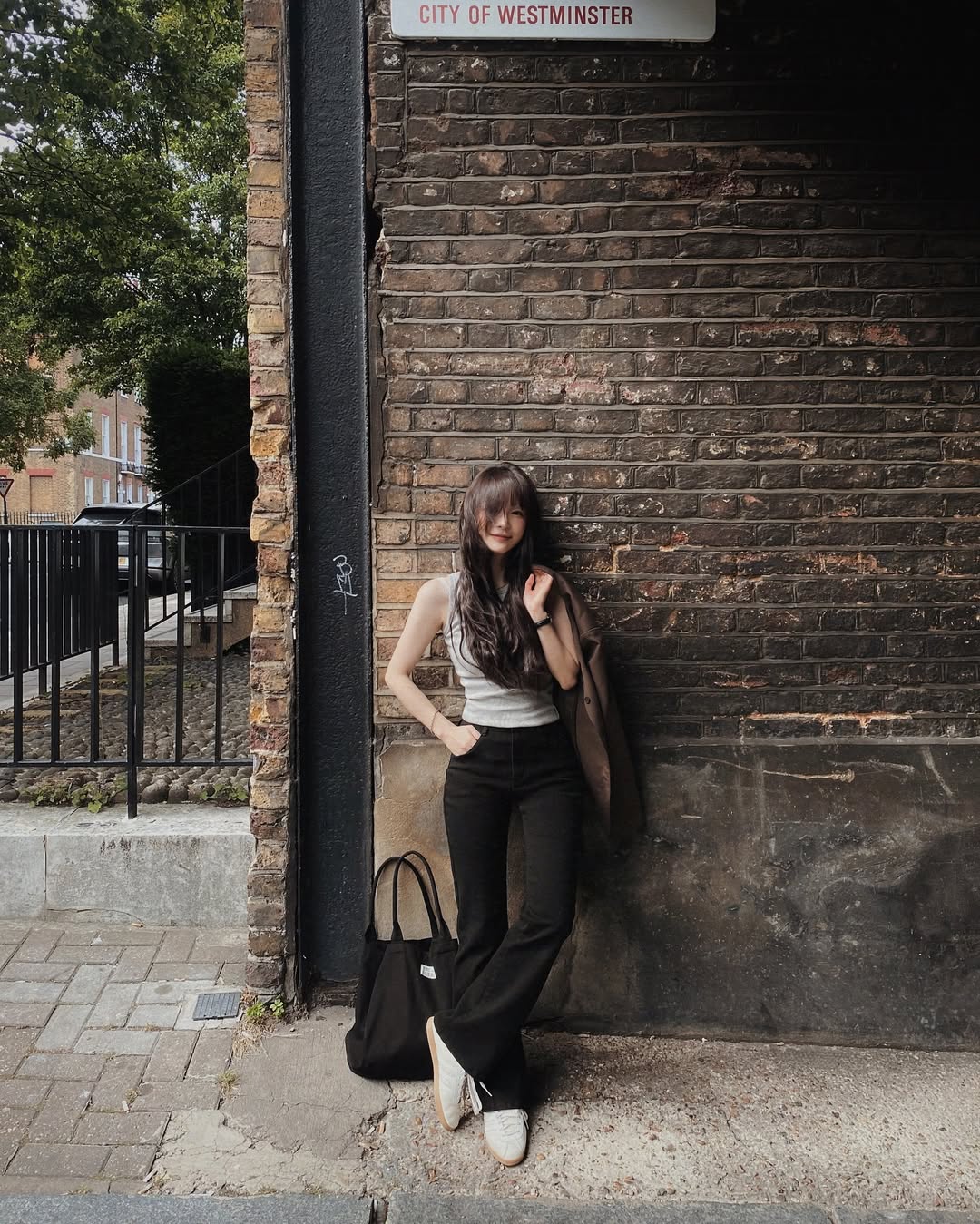 Tham khảo cách lên đồ với blazer đơn giản và đẹp của nàng blogger cá tính - Ảnh 4. Tham khảo cách lên đồ với blazer đơn giản và đẹp của nàng blogger cá tính - Ảnh 4.