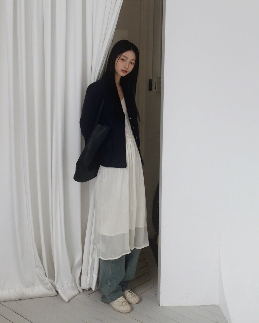 Tham khảo cách lên đồ với blazer đơn giản và đẹp của nàng blogger cá tính - Ảnh 3. Tham khảo cách lên đồ với blazer đơn giản và đẹp của nàng blogger cá tính - Ảnh 3.