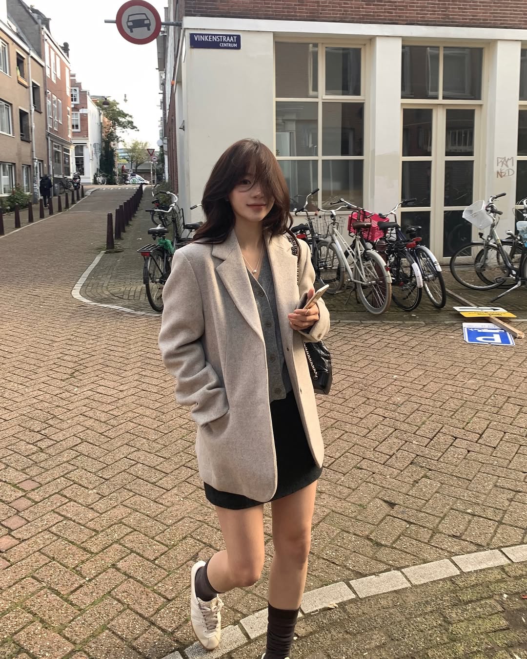 Tham khảo cách lên đồ với blazer đơn giản và đẹp của nàng blogger cá tính - Ảnh 8. Tham khảo cách lên đồ với blazer đơn giản và đẹp của nàng blogger cá tính - Ảnh 8.